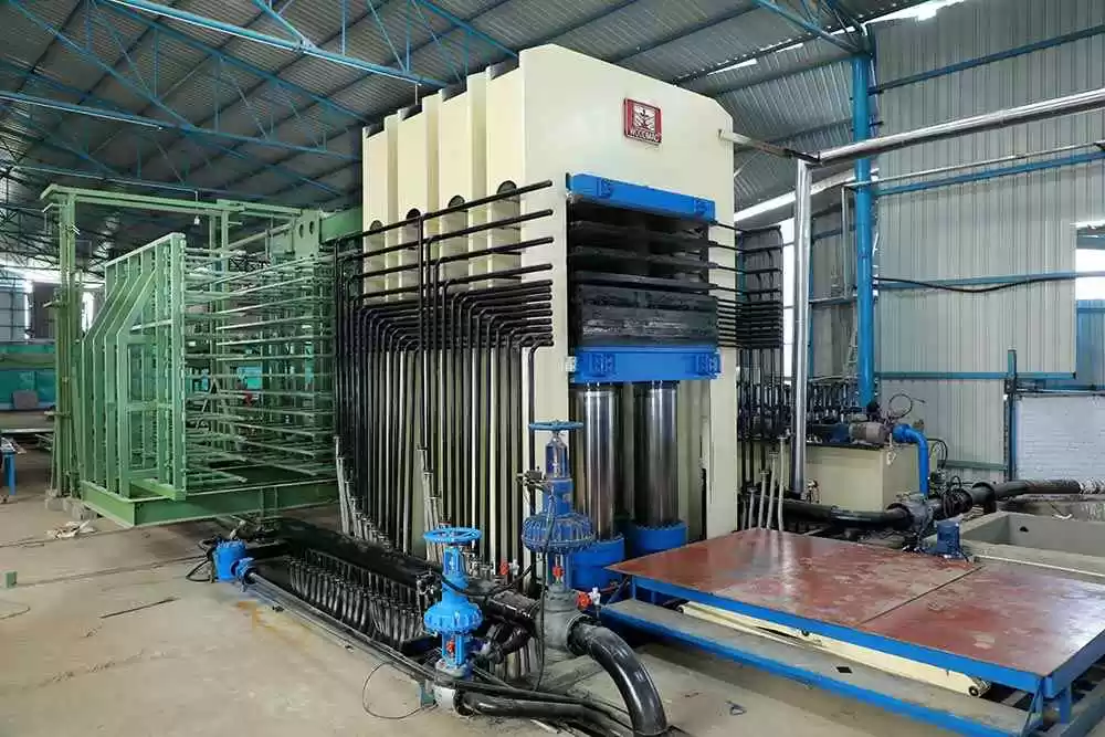 Manufacturer of hydraulic hot presses for UHMWPE sheets 